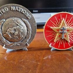 Lot de 2 médailles de table : Nations Unies et 1er régiment de spahis marocains