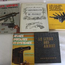 Lot 5 livres armes de poing, pistolets, revolvers