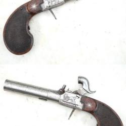 Magnifique Pistolet à gravures et inserts argent à percussion à coffre calibre 11 mm époque XIXième