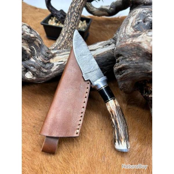 **Mini couteau bowie de 18cm avec etui en cuir lame acier damas manche en bois de cerf