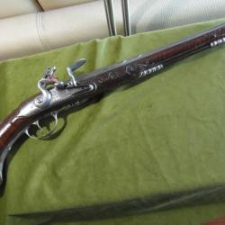 Rare pistolet préréglementaire vers 1700 provenant du magasin royal de Louis XIV