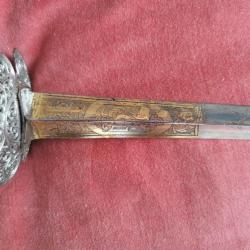 Superbe épée de ville Française première moitié du XVIIIe siècle, avec fourreau et son rare verrouil