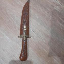 Couteau indienEtui en bois sculpté