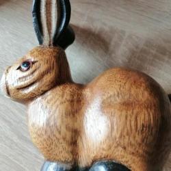 Statuette lapin en bois