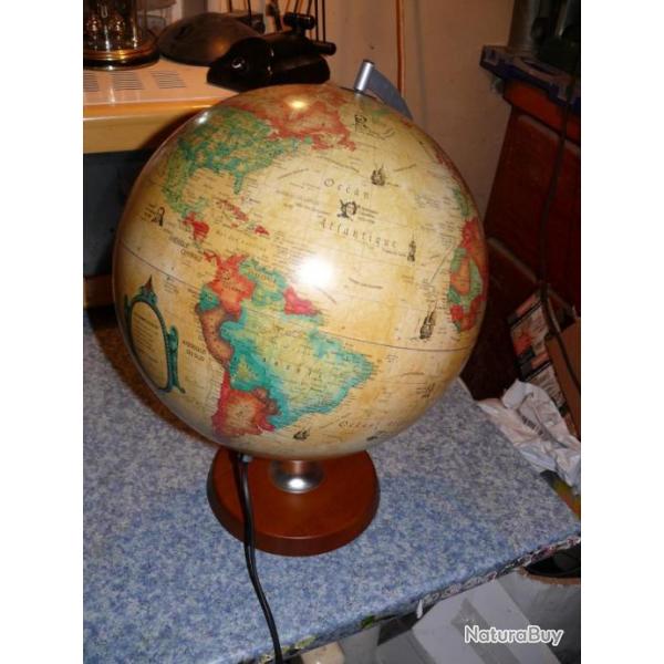 globe terrestre, style ancien, avec socle en bois et mridien en mtal.