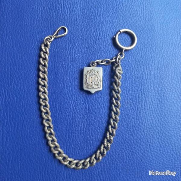Trs belle chaine pour Montre gousset avec un pendentif monogramm  , poque ( 1920 - 1930 )