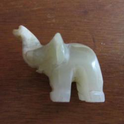 Figurine éléphant en jade blanc - Années 70