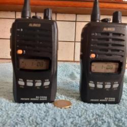Vend 2 talkies-walkies alinco dj-v446 en très bonne état peu servi sans chargeur 12v