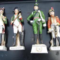 4 belles statuettes  représentant des soldats napoléoniens  ( Lot 1 )