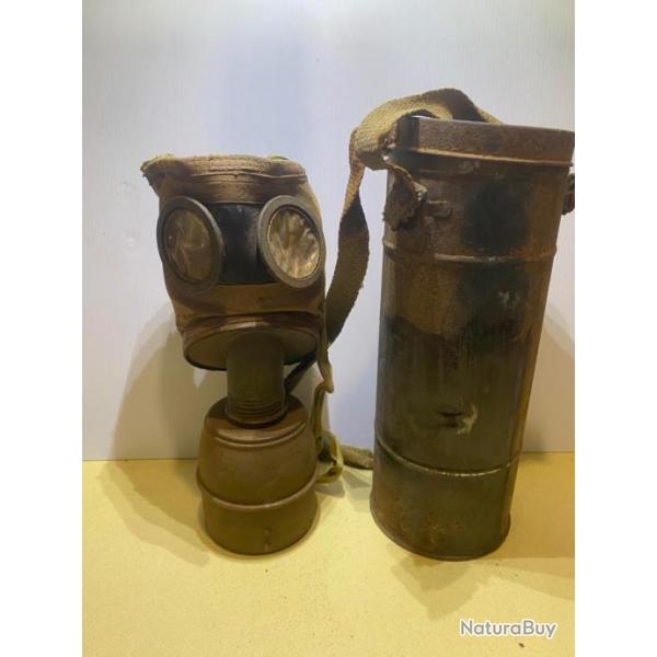 Masque  gaz franais WW2 de dfense passive avec son tui 1939