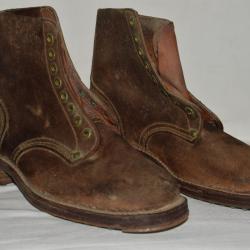 SUPERBE PAIRE DE BRODEQUINS CLOUTES Mle 1945-FRENCH SHOES -DATEE 1954 ALGERIE