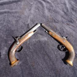 Belle paire de pistolets à percussions  mi-XIX siècle