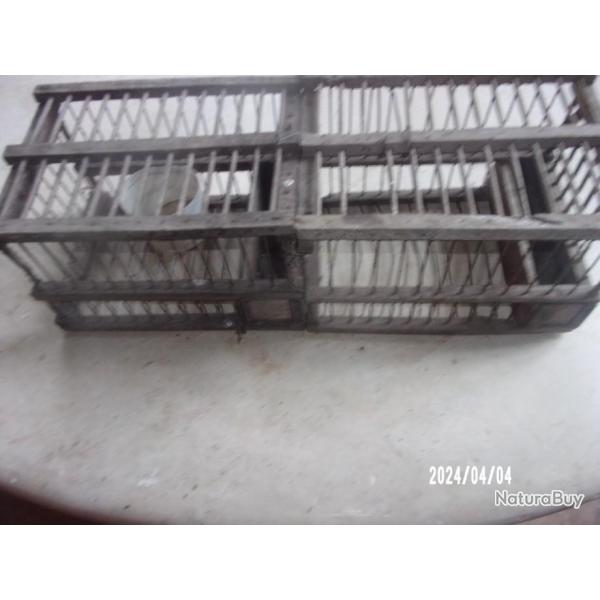 cage a appelants compose de deux cages groupees