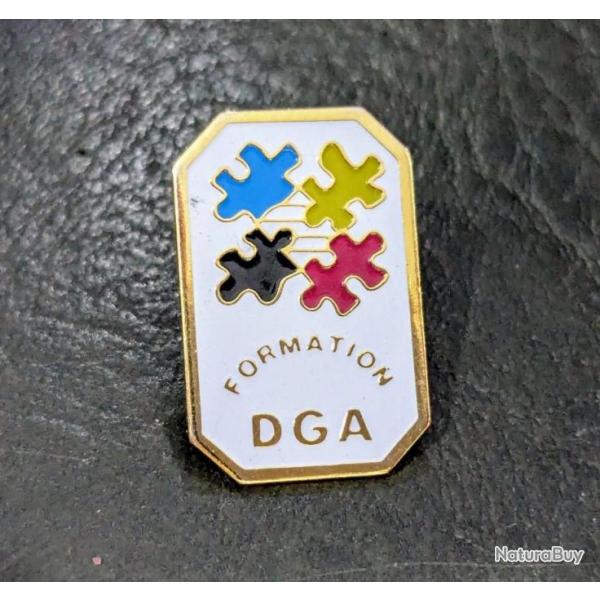 A pins insigne militaire Formation DGA direction generale armement arme badge Tres bon etat Taille