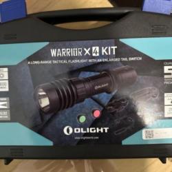 Lampe olight Kit warrior x4 complet avec étui ceinture et câble de chargement magnétique.
