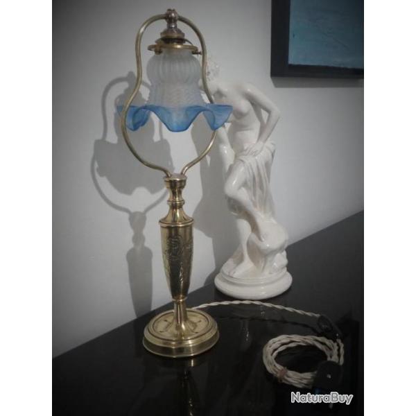 Lampe laiton tulipe pte de verre bleue annes 20-30.Old lamp from the 20s and 30s copper and glass