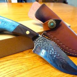 SUPERBE COUTEAU BRUT DE FORGE MAIS POLI + FOURREAU + PRESSION FLEUR ET TURQUOISE -- ACIER RASOIR -