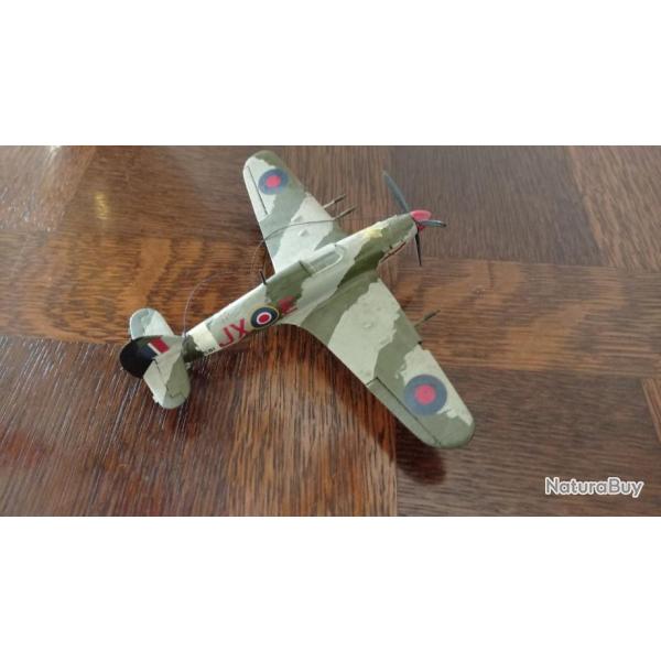 Maquette avion anglais  ( hurricane ) 2 eme guerre mondiale