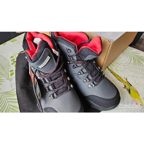 CHAUSSURES DE WADING HYDROX TAILLE 42   NEUVE