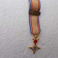 mini médaille militaire commémo avec agrafe MAROC ,neuve
