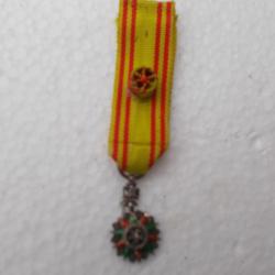 mini médaille militaire  officier du nichar el iftikar ,neuve