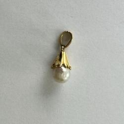 Pendentif ancien avec perle en or massif 18 carats
