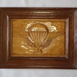 Cadre bois sculpté brevet parachutiste souvenir foyer