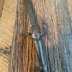 Dague poignard ancien en acier ciselé Tolède