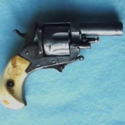 Petit Revolver Calibre 22 Court Poudre Noire