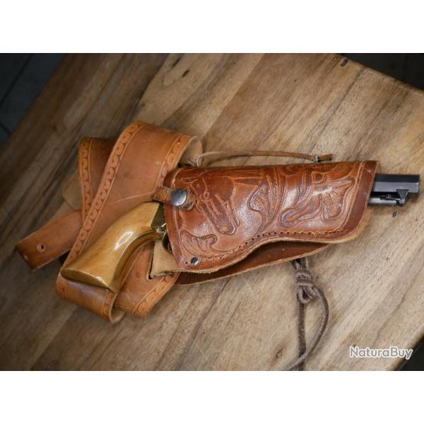 Revolver Coltman type COLT 1851 NAVY Cal.36 avec holster et ceinturon