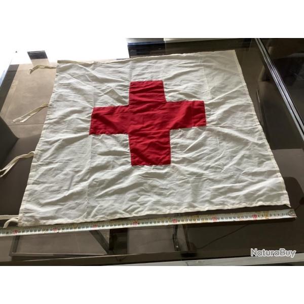 Drapeau croix rouge militaria