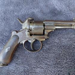 Revolver a broches calibre 9 mm