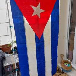 Drapeaux américain et cubain