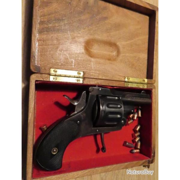 Rare revolver L'explorateur calibre 6 mm Flobert 12 coups