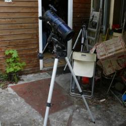 télescope 114/400 sur trépied + 3 oculaires et une lentille de Barlow.