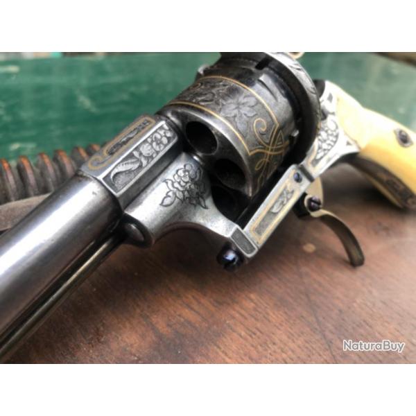 Revolver 9 mm  broche incrustation or