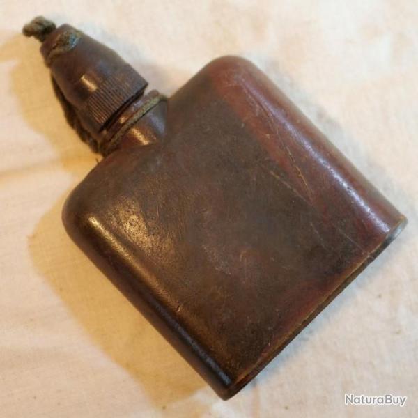 ARMEE ALLEMANDE flacon en baklite ANTI-GAZ de couleur marron - nettoyage - Normandie 1944 SL22GZ001