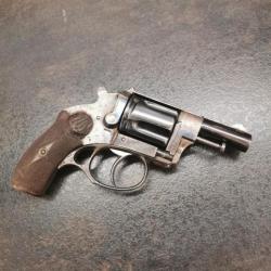 Rare Revolver " Dieudonné Oury  " Calibre 8.92 barillet cannelé « swing out »