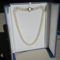 Beau collier d'authentiques perles de culture Akoya 9 mm