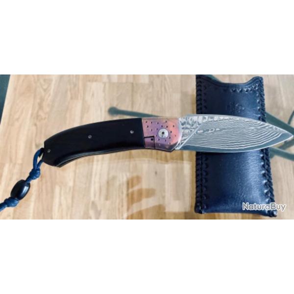 Vends couteau artisan liner-lock lame damas VG10,manche bne titane anodis FP Carbone. 108g. 20cms
