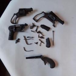 Lot revolver bulldog incomplet + petites pièces