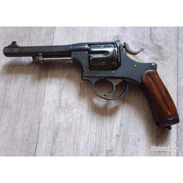 Revolver suisse modle 1882 en trs bon tat, bronzage d'origine.