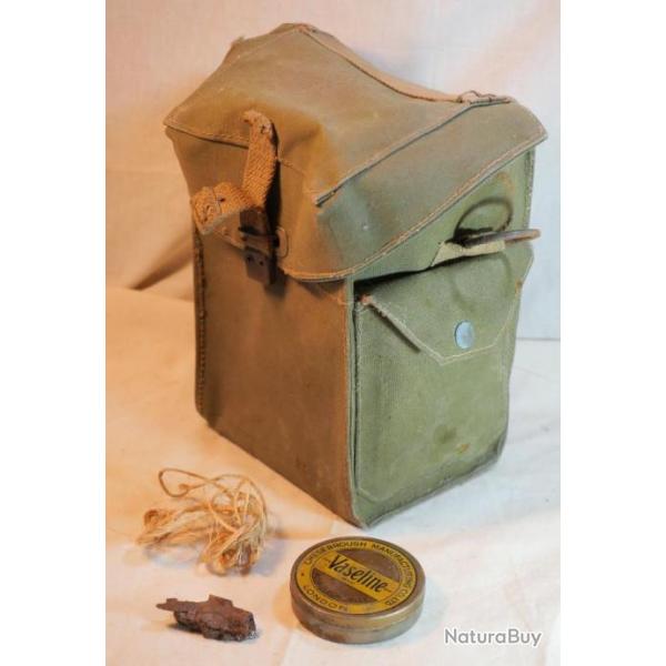 W/| D - sacoche britannique avec clat dans pochette et boite de vaseline Normandie 1944