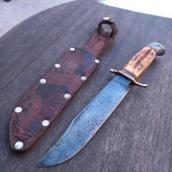Magnifique Couteau de Chasse Manche en Bois de Cerf avec Étui en cuir