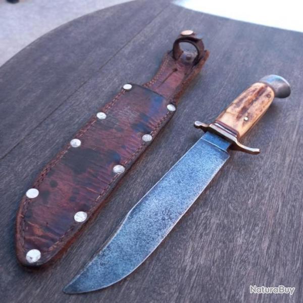 Magnifique Couteau de Chasse Manche en Bois de Cerf avec tui en cuir