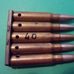 1 Clip avec 5 munitions 7,5 x54 MAS de 1940, étui laiton, balle blindée nickelée, neutralisée