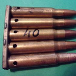 1 Clip avec 5 munitions 7,5x54 MAS de 40 étui laiton, balle blindée cuivrée, neutralisée
