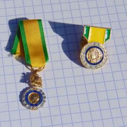 LOT DE 2 RÉDUCTIONS  Médaille VALEUR MILITAIRE