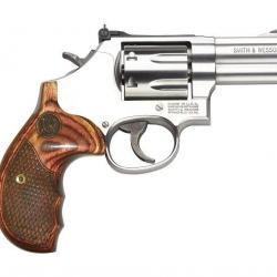 Revolver S&W 686 Plus Luxe Cal.357Mag Crosse bois 7 Coups 3"