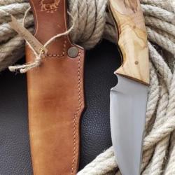 Couteau de chasse artisanal manche bois d'olivier